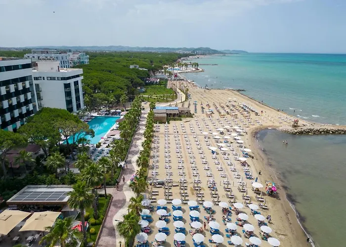 Hotel Kastrati 4*